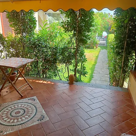 Versilia - Con Giardino Tatil Evi Marina di Pietrasanta